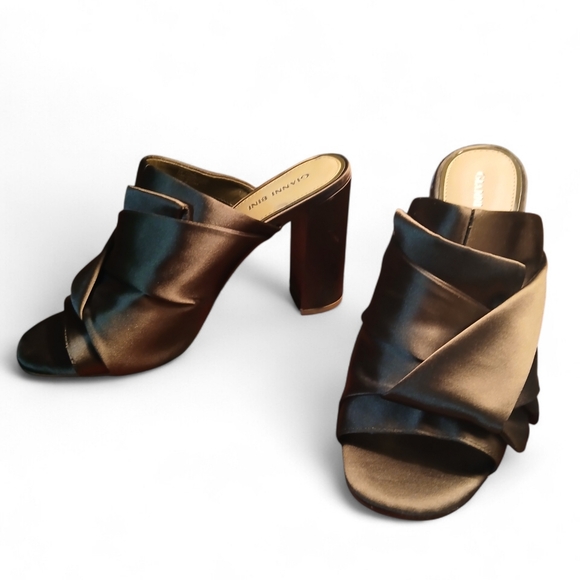 Gianni Bini Women's Size 8 Mules in Brown Bronz - Picture 2 of 8